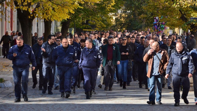 Валентин Попов, председател на СФСМВР: Българският полицай обеднява