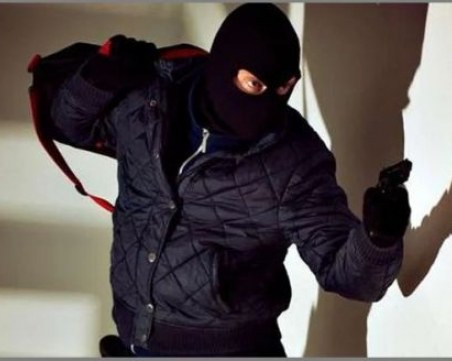 Маскирани обраха заложна къща в Бургас