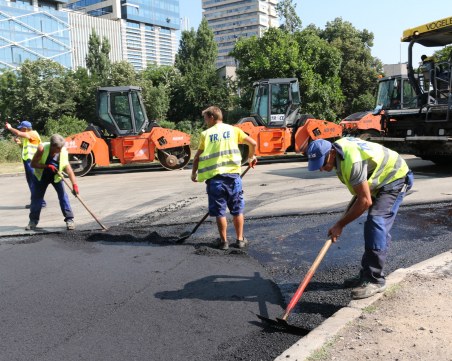 Пуснаха движението по южното платно на бул. 