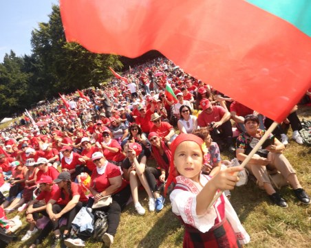 Стотици социалисти се събраха на Бузлуджа