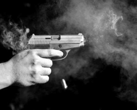 Стрелба на остров Миконос, раниха мъж