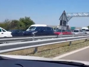 Кола гори на АМ