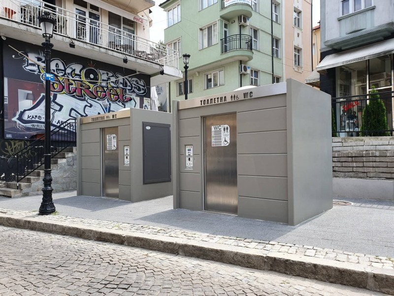 Дигиталните тоалетни за 180 хил. лева в Пловдив минаха на аналогов режим