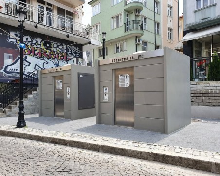 Дигиталните тоалетни за 180 хил. лева в Пловдив минаха на аналогов режим