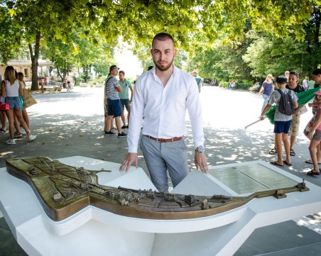 24-годишен студент от Варна създаде релефна карта на Морската градина