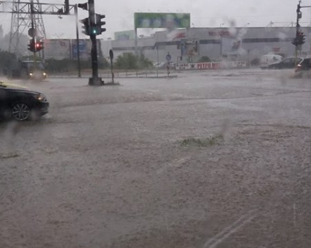 Буря връхлетя Кърджали, вятърът достигна до 80 км/ч