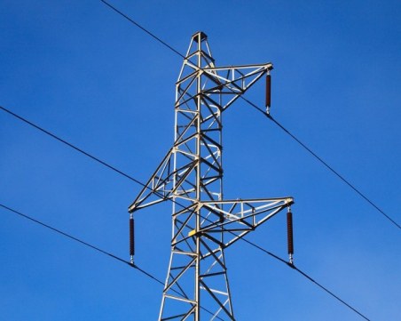 Атракциони в детски лунапарк се захранват с краден ток в Асеновград