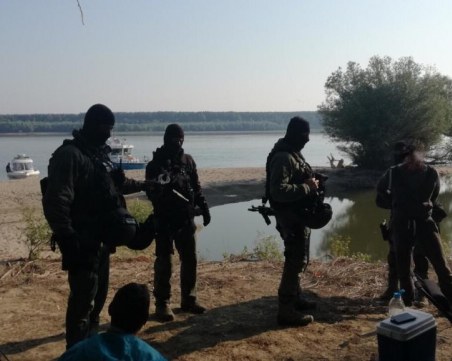 Пловдивчанин водел бандата каналджии, имал къртица в полицията