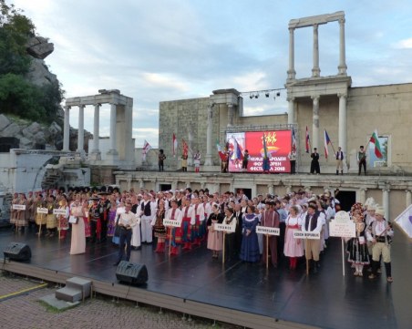 Пловдив става столица на фолклора с танцьори и певци от три континента