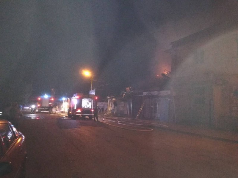 Голям пожар горя в шуменската борса, шест пожарни гасиха пламъците