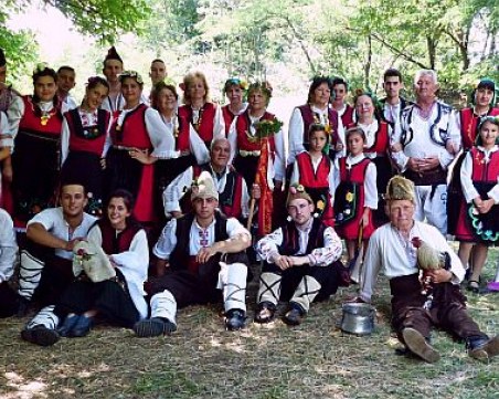 Автентична сватба отпреди век събра каравеловци, снимат я на филм