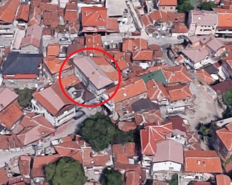 Багери сриват триетажна къща в Аджисана, ако ВАС не ги спре