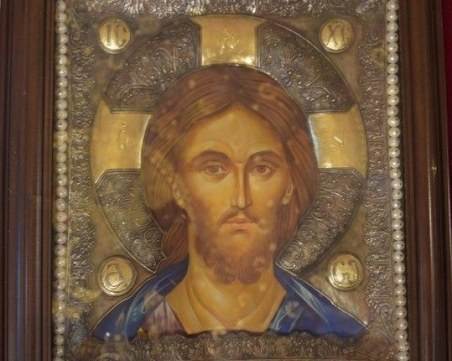 Икони и кръст с уникална дърворезба получи Бачковският манастир