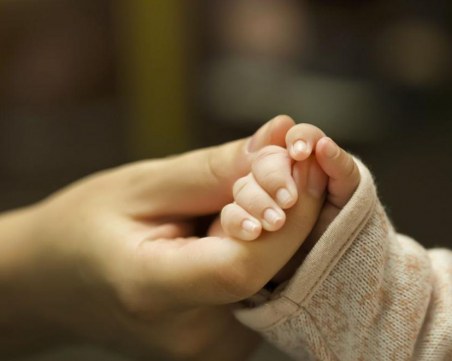 Изплащат обезщетенията на майките на 1 август