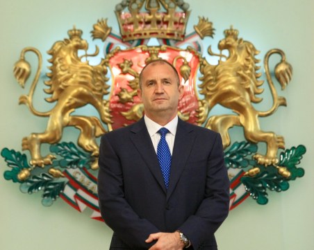 Президентът пита Конституционния съд за фирмите спонсори на партиите