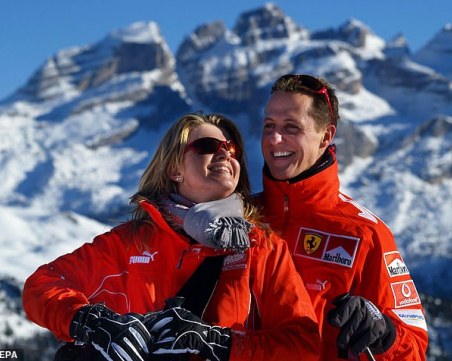 Шумахер гледа Формула 1 по телевизията, възстановява се добре