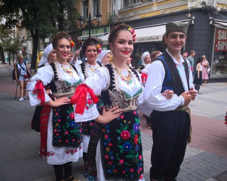 Танцьори от Испания, Мали и Сърбия превземат центъра на Пловдив днес