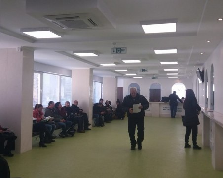 Три часа на опашка в пловдивския кадастър - без тоалетна, без възможност да се оплачеш