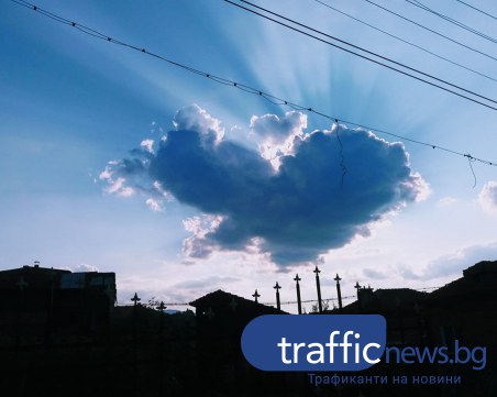 Облак с формата на сърце се появи над град Батак