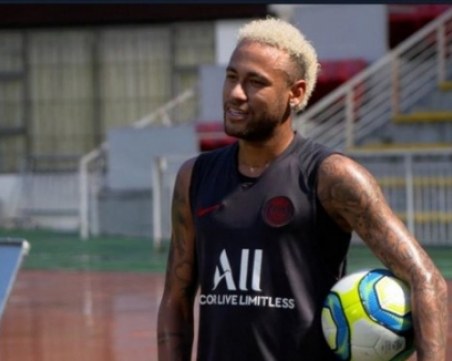 ПСЖ се помирява с Неймар, задържа го за още един сезон