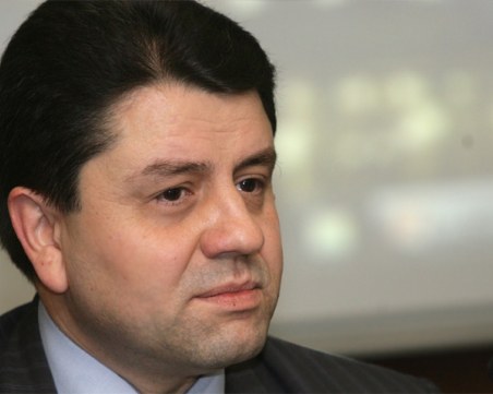 Ще изслушват банки, прокуратура и фирми за бързи кредити заради НАП