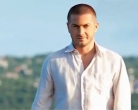 Съдът решава дали да остави за постоянно в ареста шефа на