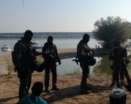 Спецсъдът остави в ареста шестима от дунавската банда каналджии