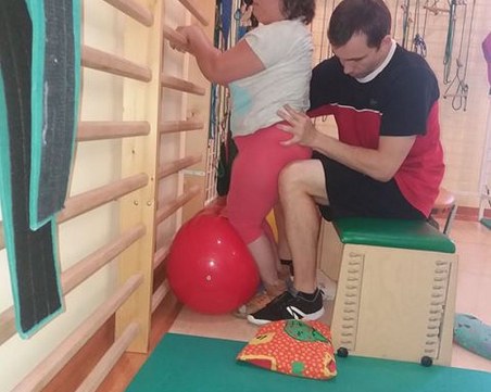 21-годишната Таня се нуждае от нашата добрина, за да стане от инвалидния стол! Да помогнем отново!