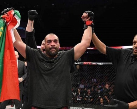 Багата срещу Черния звяр в най-великата зала