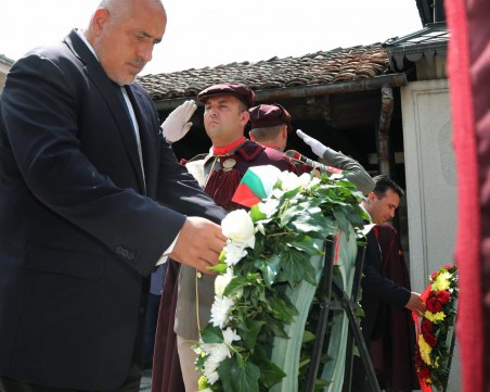 Борисов и Заев откриха паметник в Дойран, взривен преди 53 г.