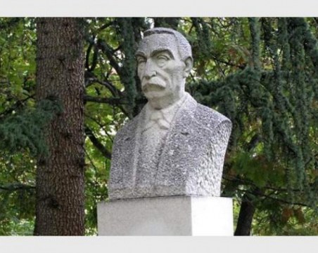 Четирима ще се борят за Наградата на Карлово за чист български език