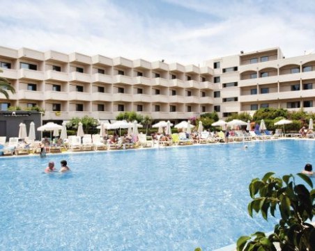 Две сестри на 16 и 19 години се удавиха в хотелски басейн