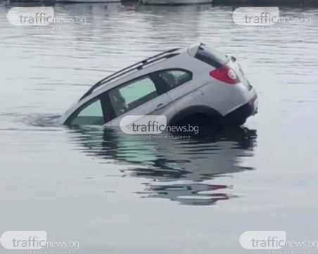 Руснак се запи в кръчма на Св. Влас, колата му под наем цамбурна в морето