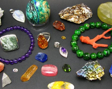 Скритите послания: Митът за зодиакалните камъни