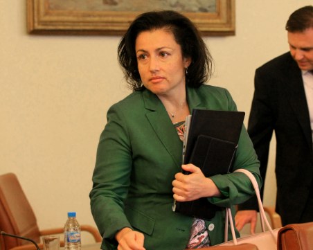 Танева: Положението с чумата е тежко, държавата не се е провалила