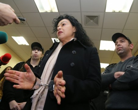 За Баневи и сие: Позлатата се изтрива, свинската кожа остава