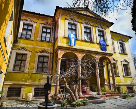 Преди и сега: Архитектурно бижу в Стария град крие спомен от кино 