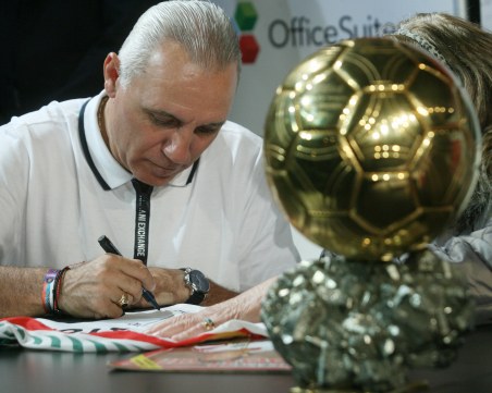 Стоичков раздаде над 10 000 автографа на турнето си 