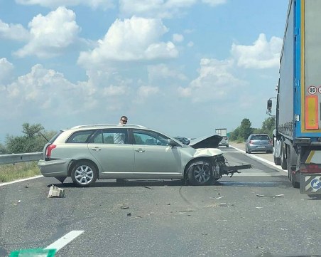 37 човека са ранени при инциденти на пътя за денонощие
