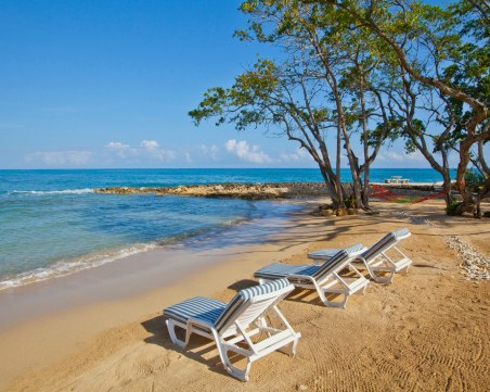 Феновете на гръцкото море бият с 2:1 патриотите за плажа