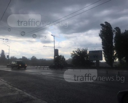 Жълт код! Дъждове и гръмотевици връхлитат цялата страна днес