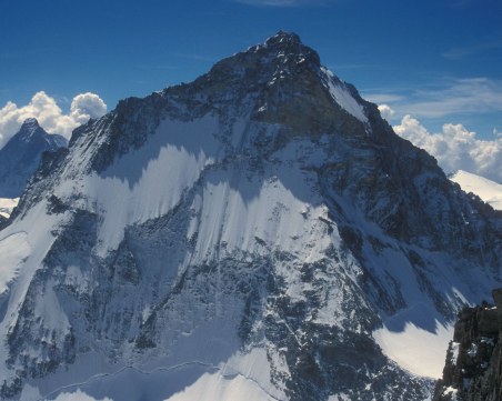 Двама алпинисти загинаха при изкачване на връх в Швейцария