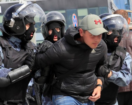 Над 800 арестувани в Москва заради протести