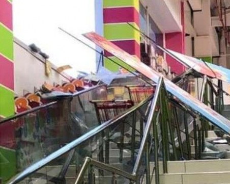 Седем души са пострадали при снощната буря във Варна, сред тях три деца