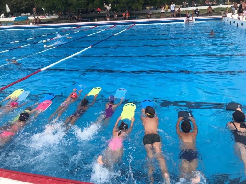 50 деца се обучаваха безплатно на плуване в Асеновград