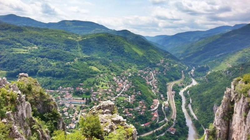 Прекратиха търсенето на 74-годишния мъж в района на Лакатник