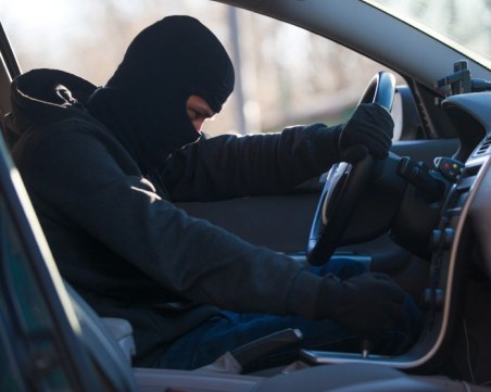 Млад мъж към шофьор в София: Дай ключа от колата, ще те утрепам бе!