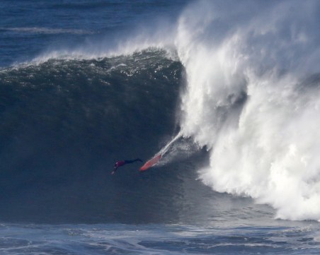 На косъм от смъртта! Младежи едва не се удавиха край Варна, моторно лодка ги спаси