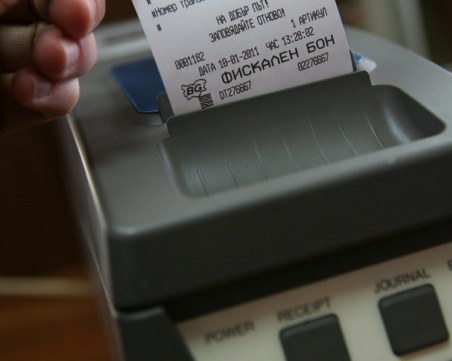 Нападжии с удар на общински пазар: Търговец олекна с 3 бона заради неиздаден касов бон