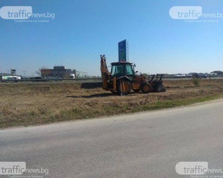 Спряха движението по пътя Пловдив-Карлово, изграждат ново кръстовище край село Труд
